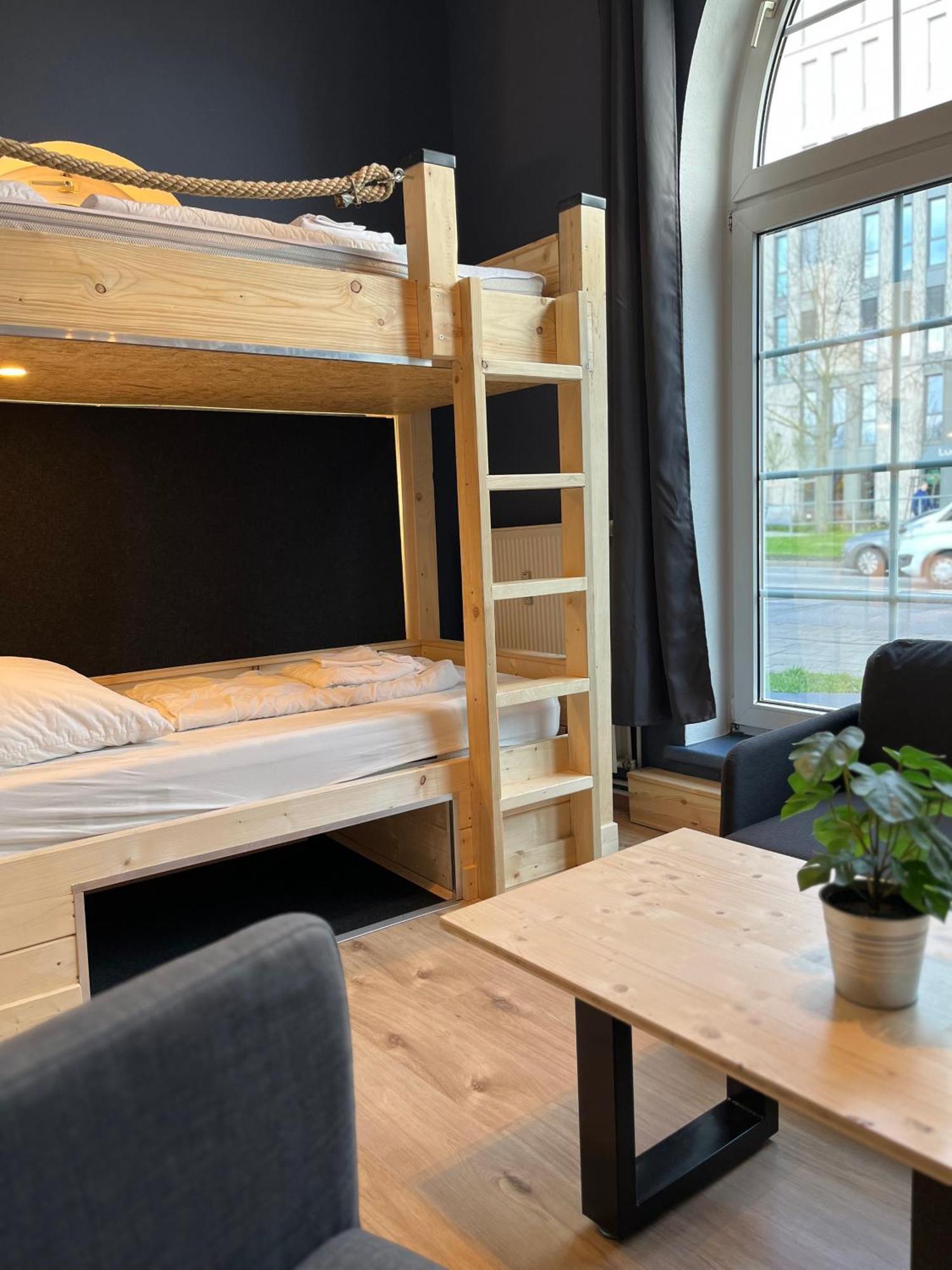 Blue Doors Hostel Ktv Росток Экстерьер фото